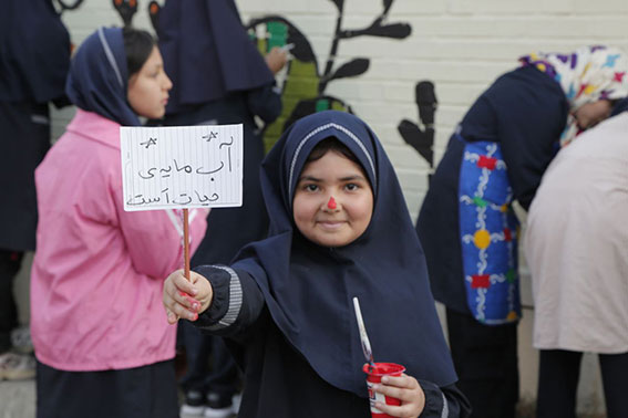 مدرسه کمالی دهقان میزبان پویش نجات قطره‌ها؛ رنگ‌آمیزی مشارکتی برای نجات آب